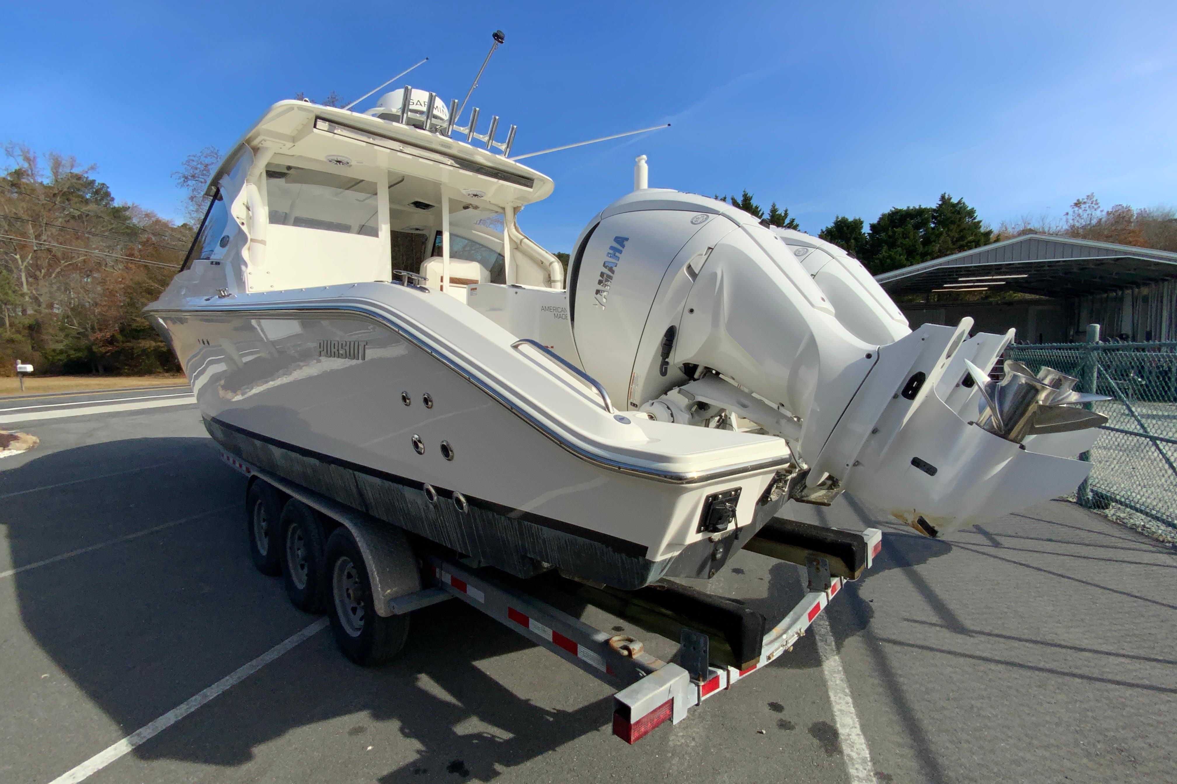 2024 Pursuit DC 326 Dual Console-9