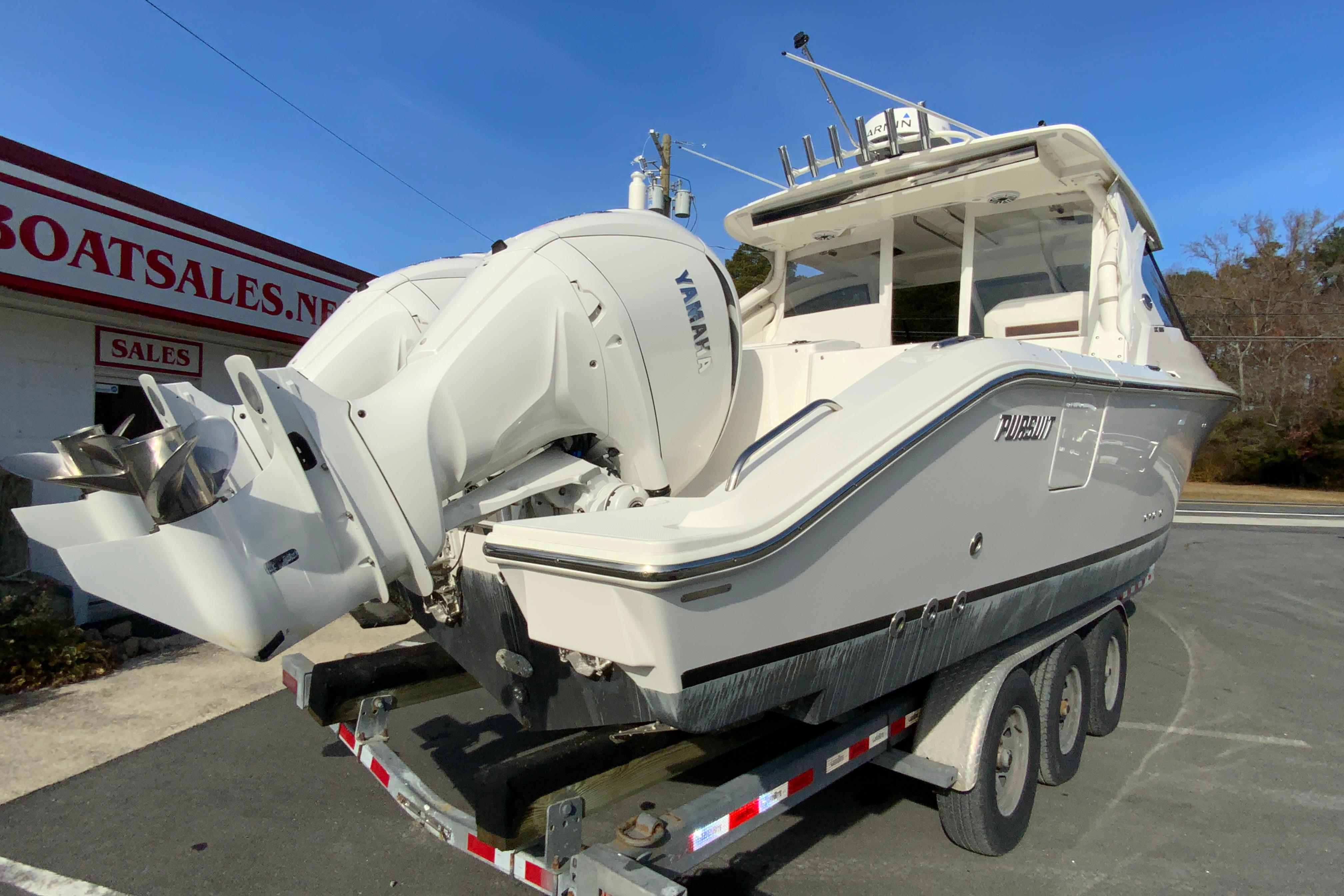 2024 Pursuit DC 326 Dual Console-11