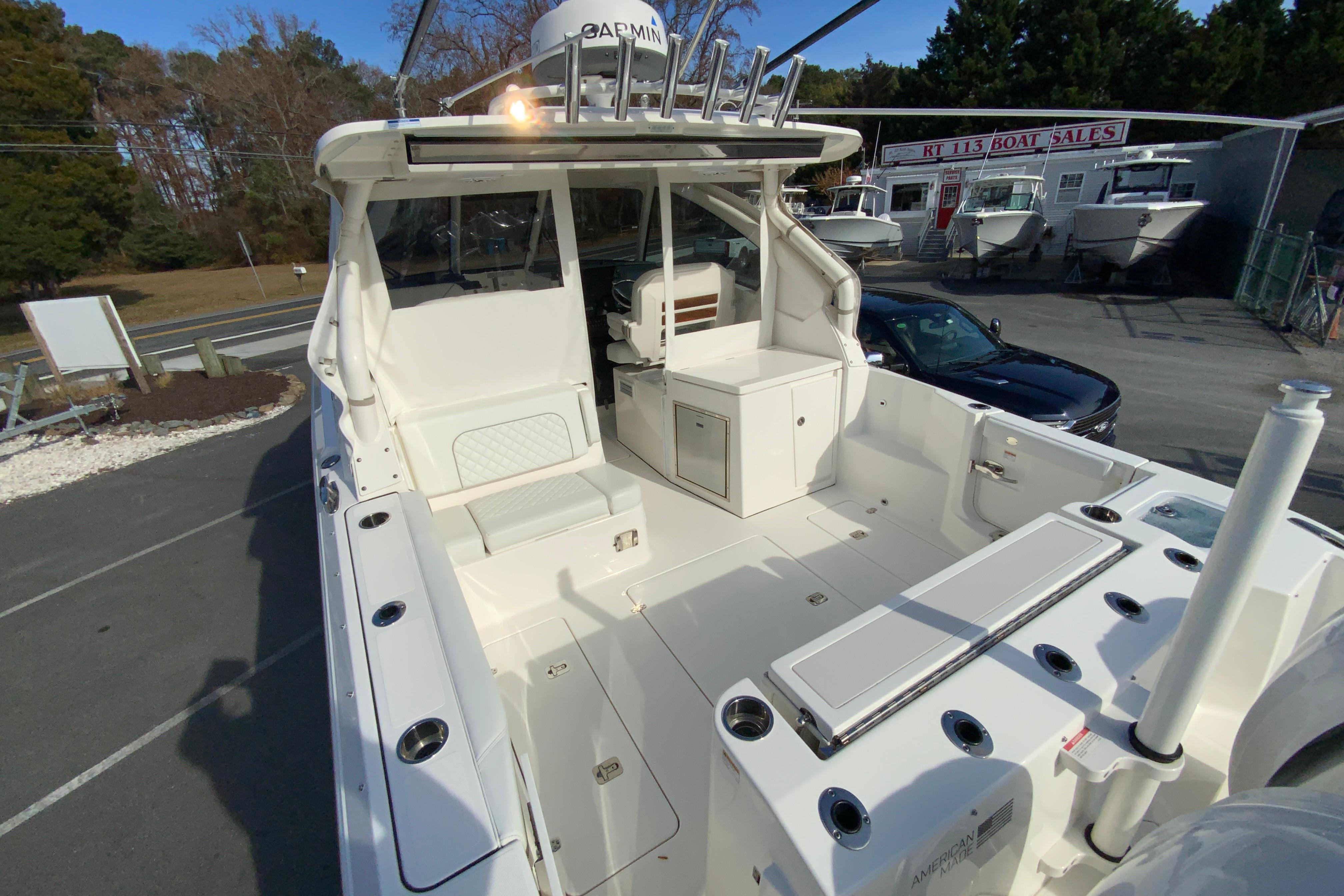 2024 Pursuit DC 326 Dual Console-12