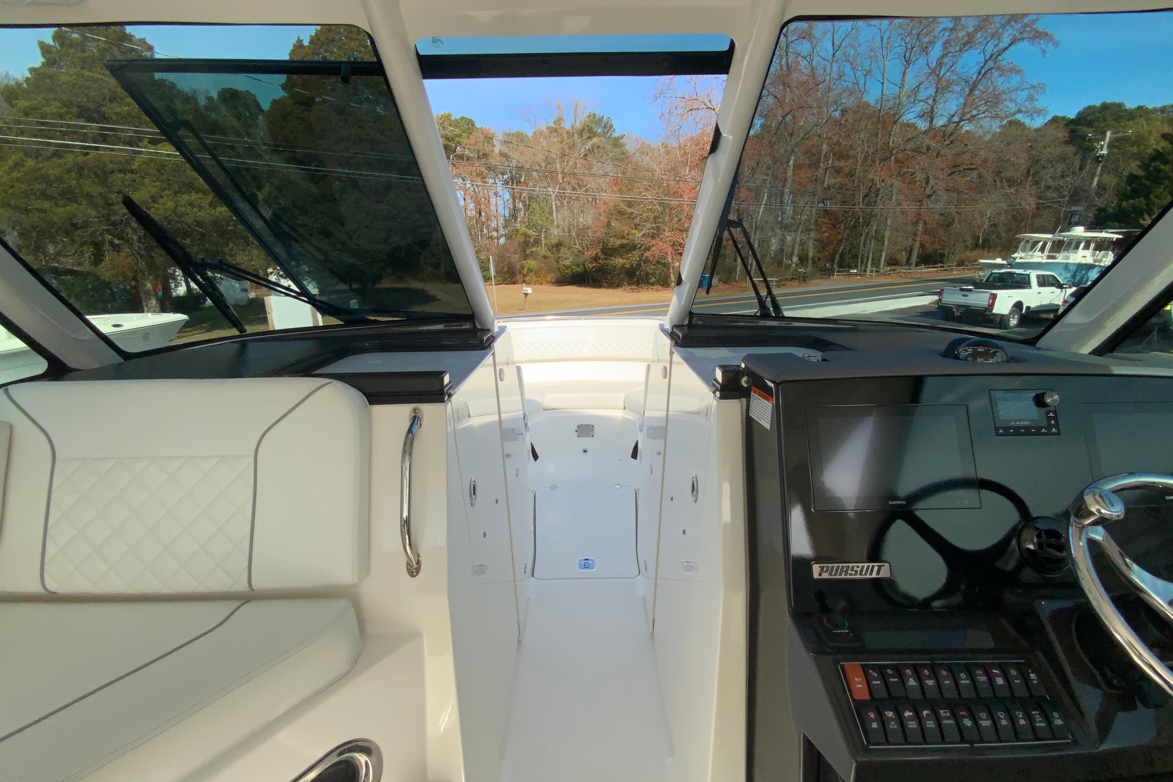 2024 Pursuit DC 326 Dual Console-30