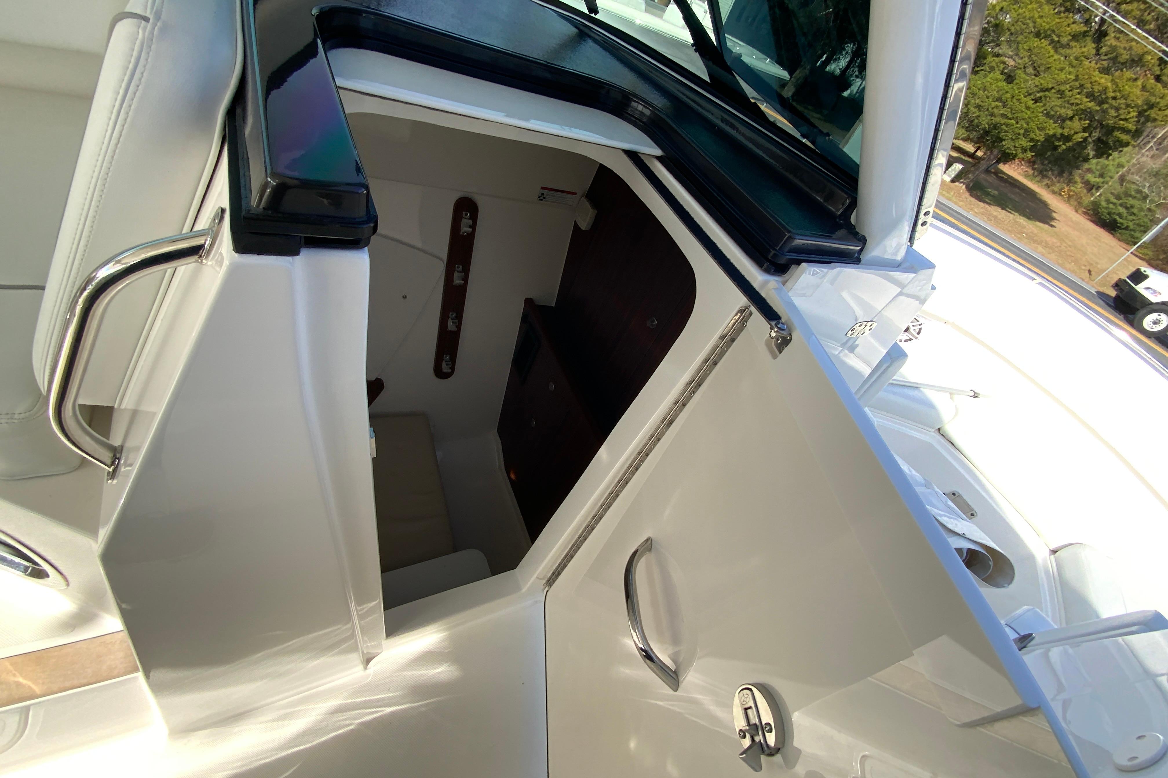 2024 Pursuit DC 326 Dual Console-40