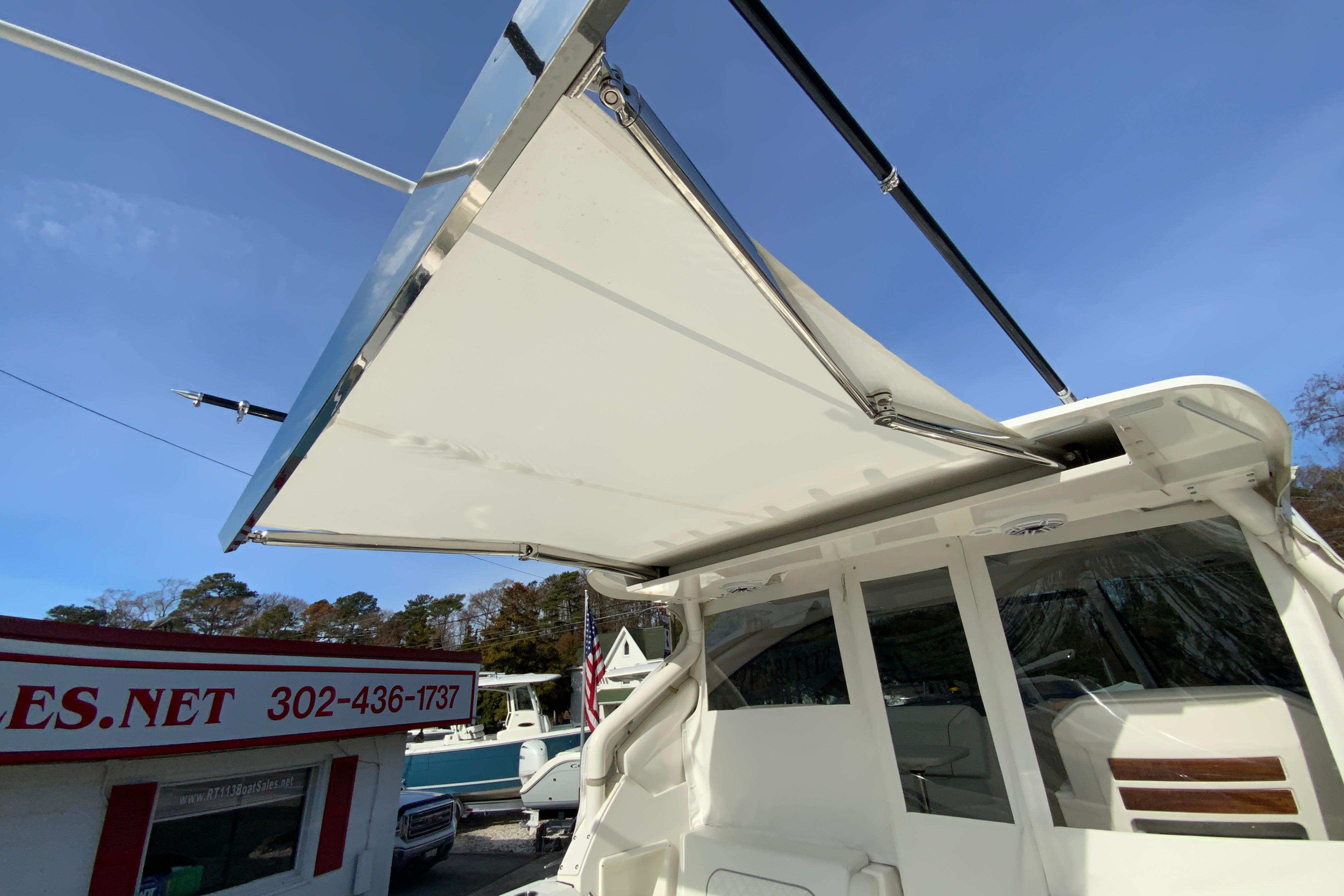 2024 Pursuit DC 326 Dual Console-50