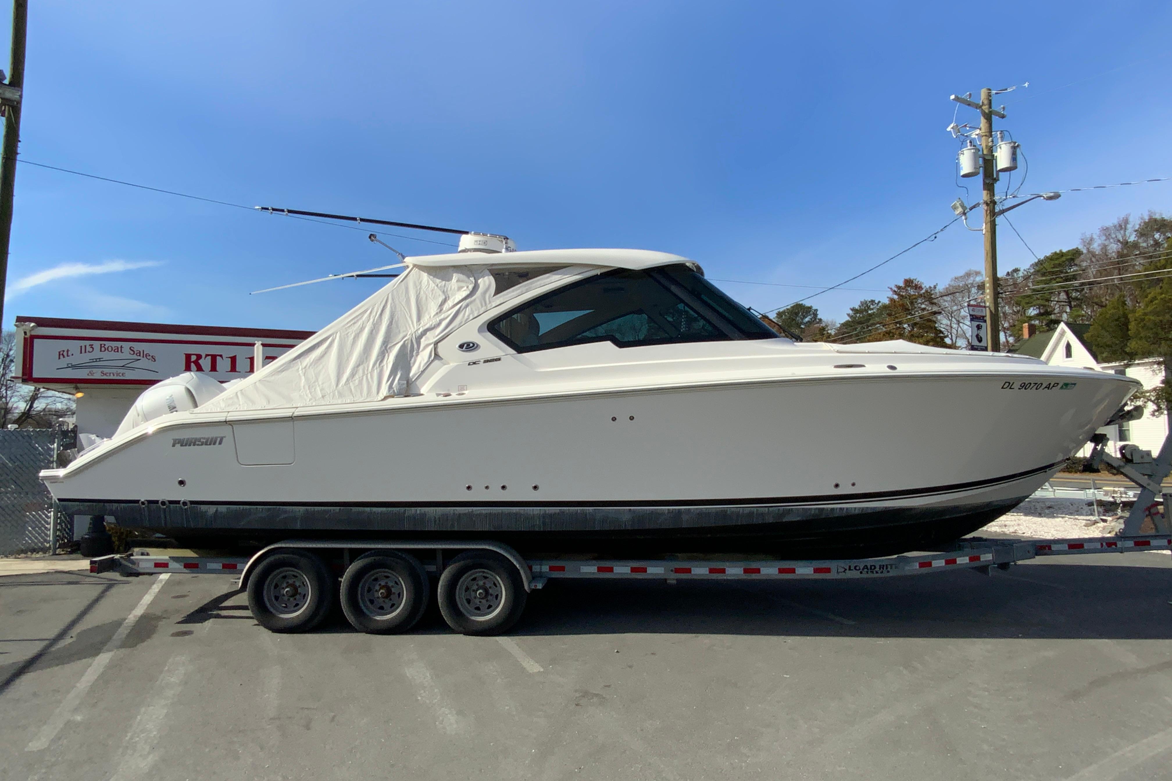 2024 Pursuit DC 326 Dual Console-52