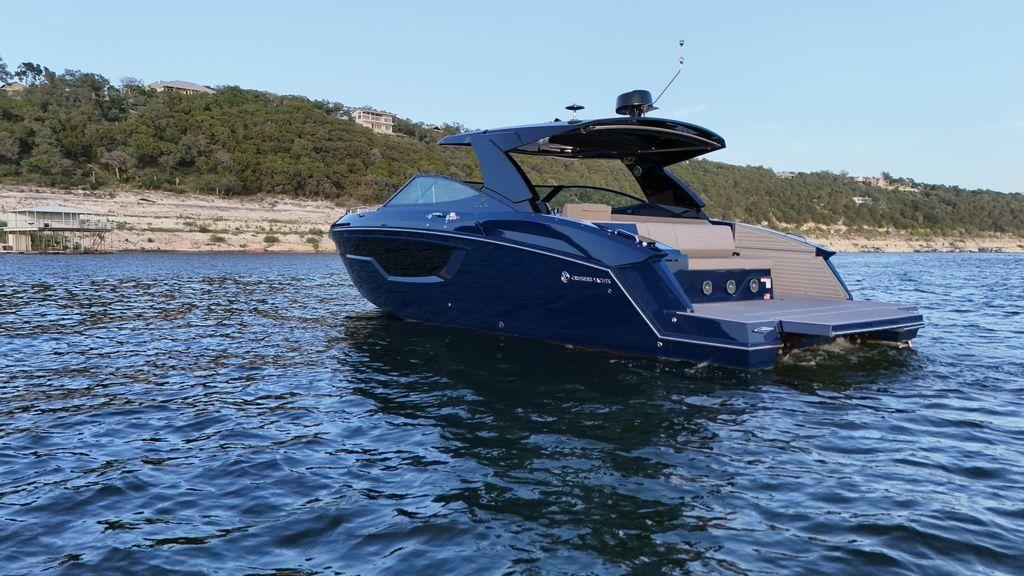 2021-cruisers-yachts-38-gls-io-power-9646866-20250103085455685-1_XLARGE