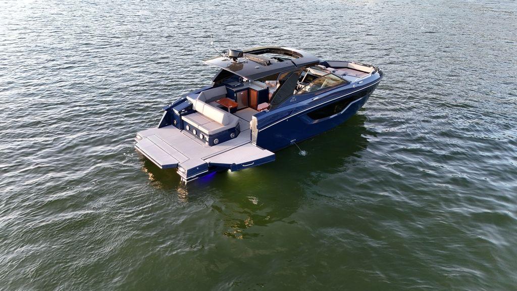2021-cruisers-yachts-38-gls-io-power-9646866-20250103085458746-1_XLARGE
