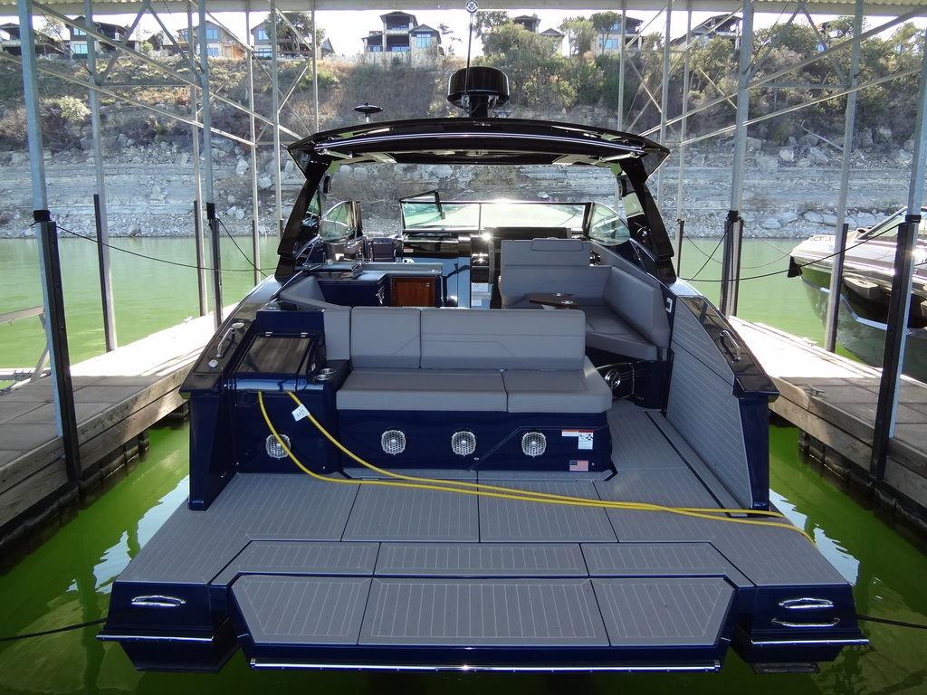 2021-cruisers-yachts-38-gls-io-power-9646866-20250103085502711-1_XLARGE