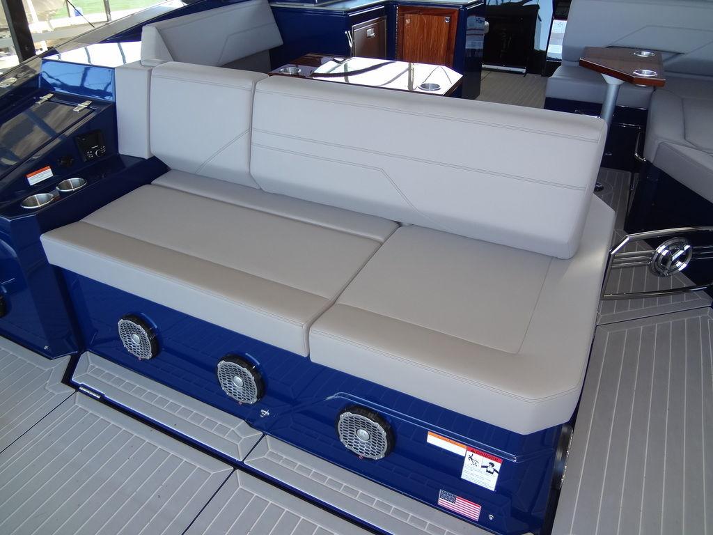 2021-cruisers-yachts-38-gls-io-power-9646866-20250103085503768-1_XLARGE