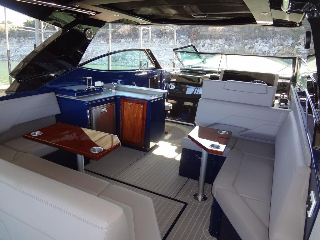 2021-cruisers-yachts-38-gls-io-power-9646866-20250103085506810-1_XLARGE