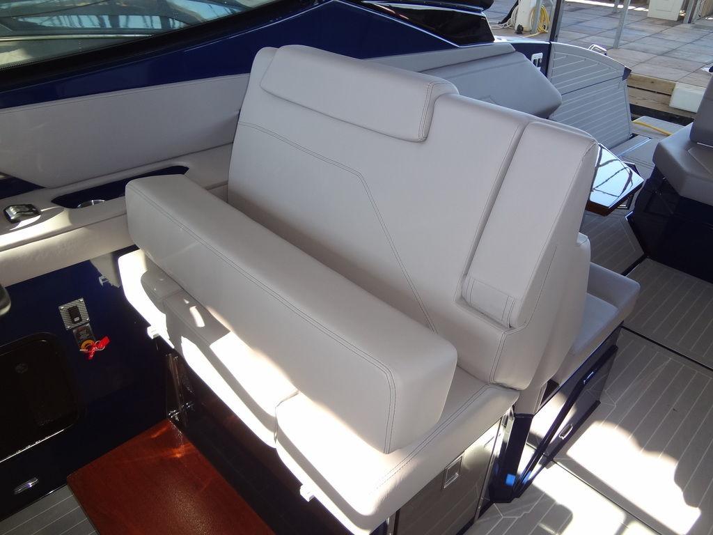 2021-cruisers-yachts-38-gls-io-power-9646866-20250103085513716-1_XLARGE