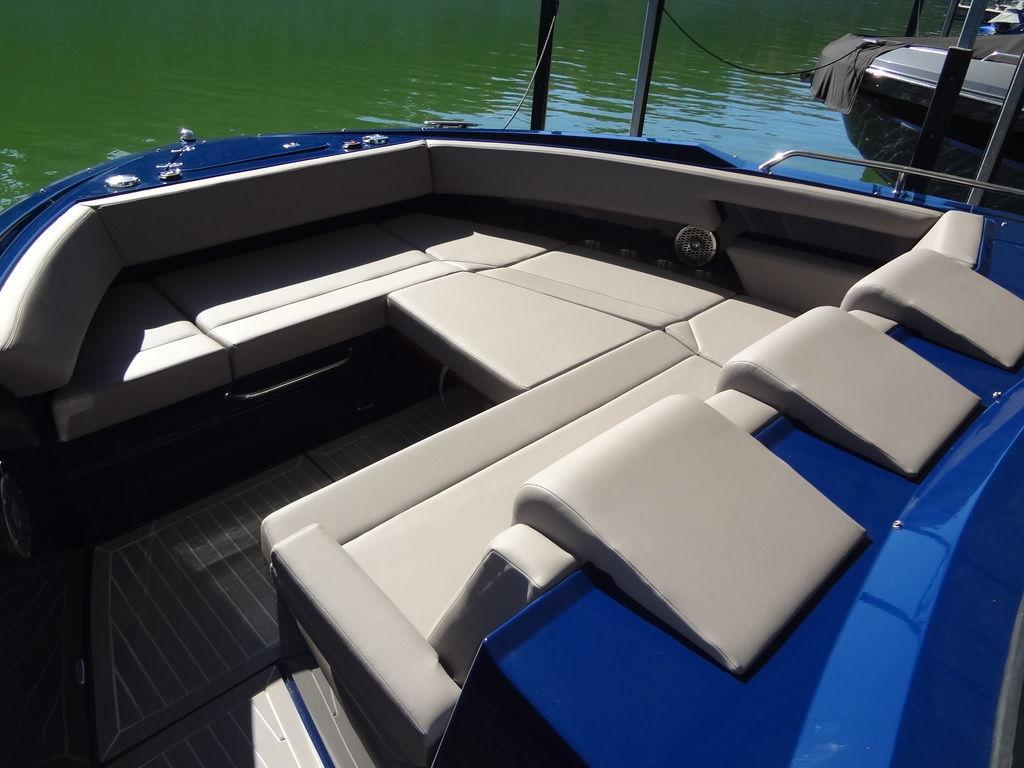 2021-cruisers-yachts-38-gls-io-power-9646866-20250103085522809-1_XLARGE