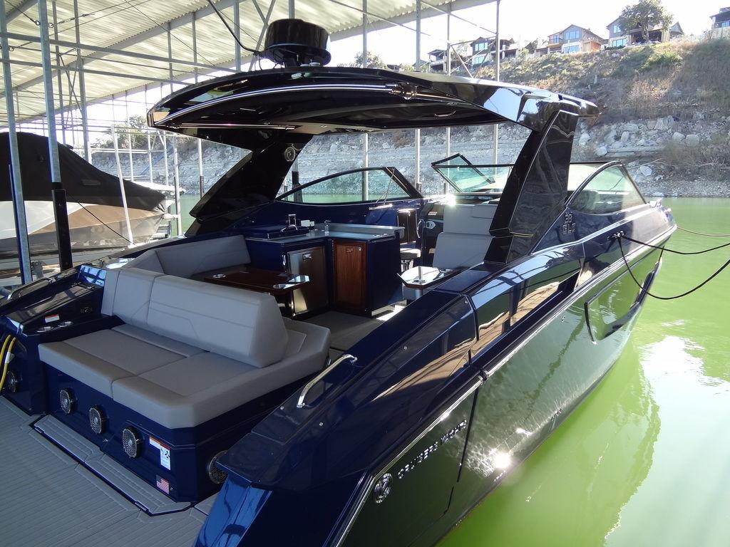 2021-cruisers-yachts-38-gls-io-power-9646866-20250103085530873-1_XLARGE