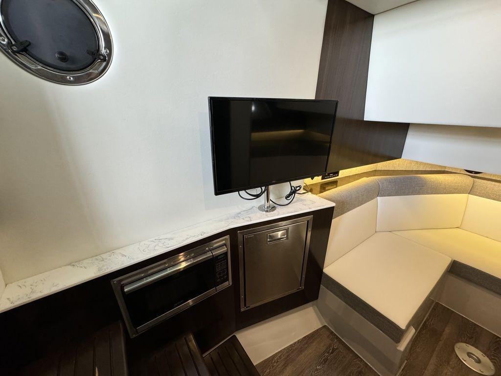 2021-cruisers-yachts-38-gls-io-power-9646866-20250103085531851-1_XLARGE