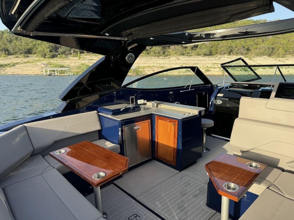 2021-cruisers-yachts-38-gls-io-power-9646866-20250103085541942-1_XLARGE