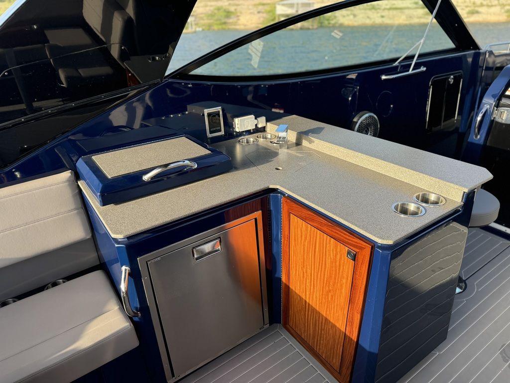 2021-cruisers-yachts-38-gls-io-power-9646866-20250103085542986-1_XLARGE