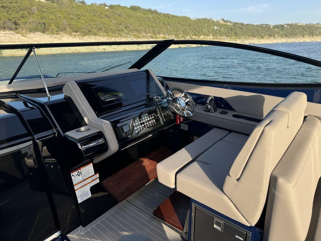 2021-cruisers-yachts-38-gls-io-power-9646866-20250103085545929-1_XLARGE