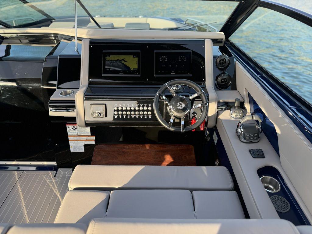 2021-cruisers-yachts-38-gls-io-power-9646866-20250103085547009-1_XLARGE