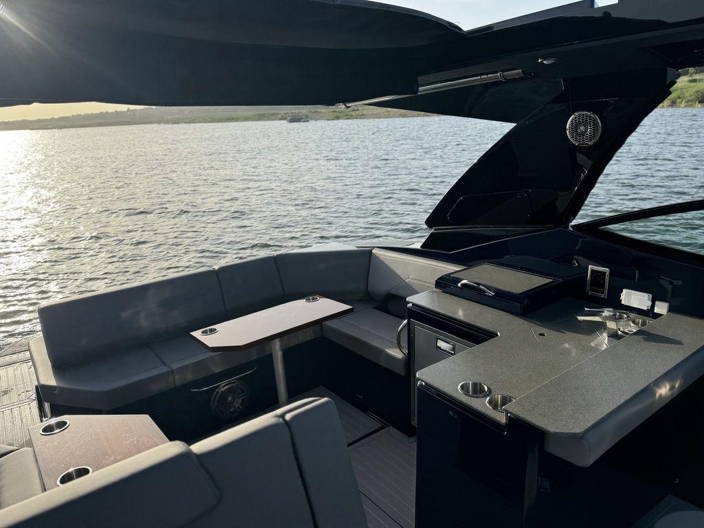 2021-cruisers-yachts-38-gls-io-power-9646866-20250103085547959-1_XLARGE