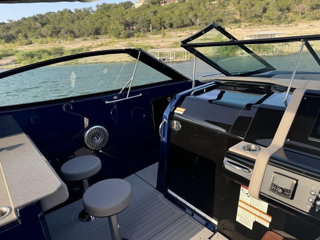 2021-cruisers-yachts-38-gls-io-power-9646866-20250103085548963-1_XLARGE