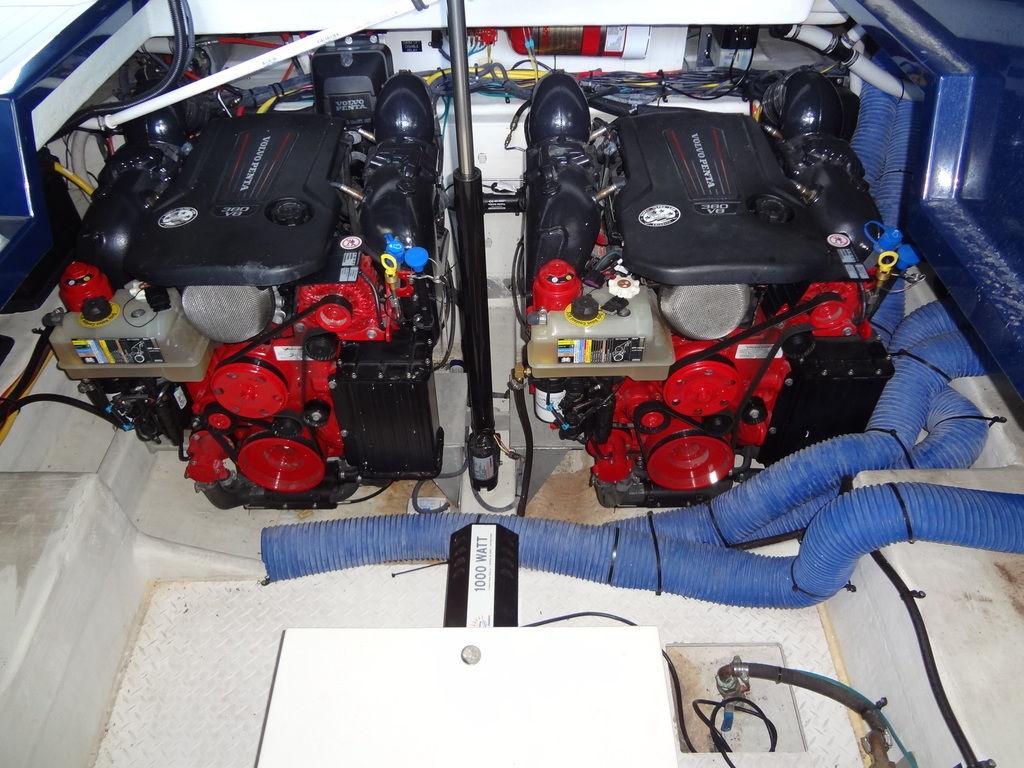 2021-cruisers-yachts-38-gls-io-power-9646866-20250103085558076-1_XLARGE