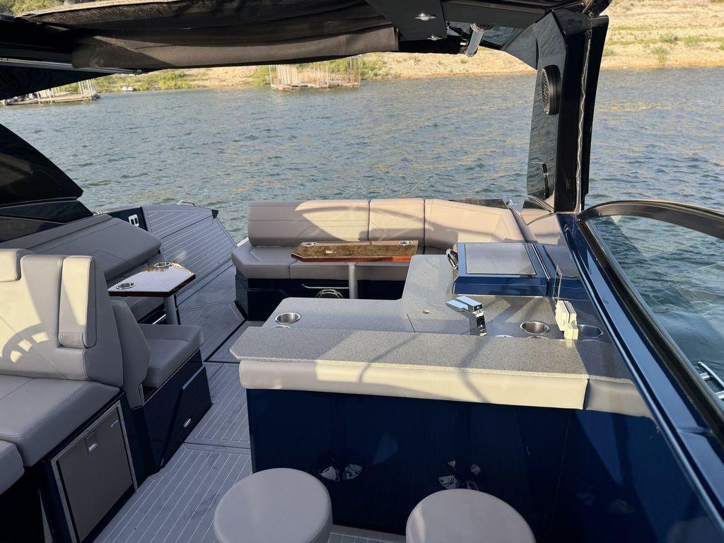 2021-cruisers-yachts-38-gls-io-power-9646866-20250103085600079-1_XLARGE
