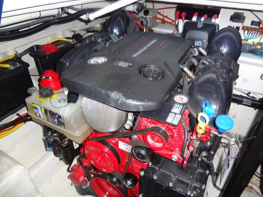 2021-cruisers-yachts-38-gls-io-power-9646866-20250103085601059-1_XLARGE