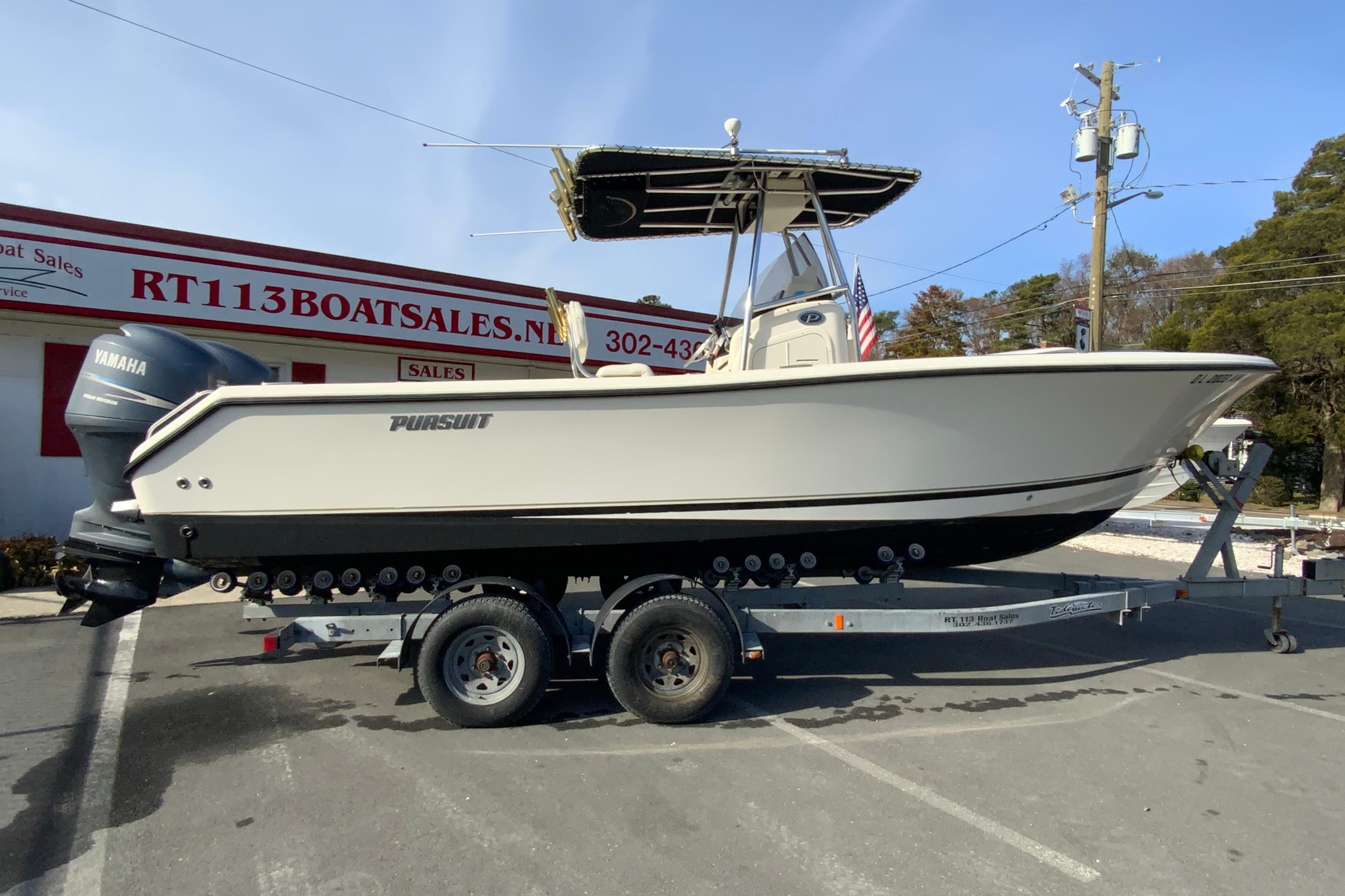 2005 Pursuit 2570 Center Console-1