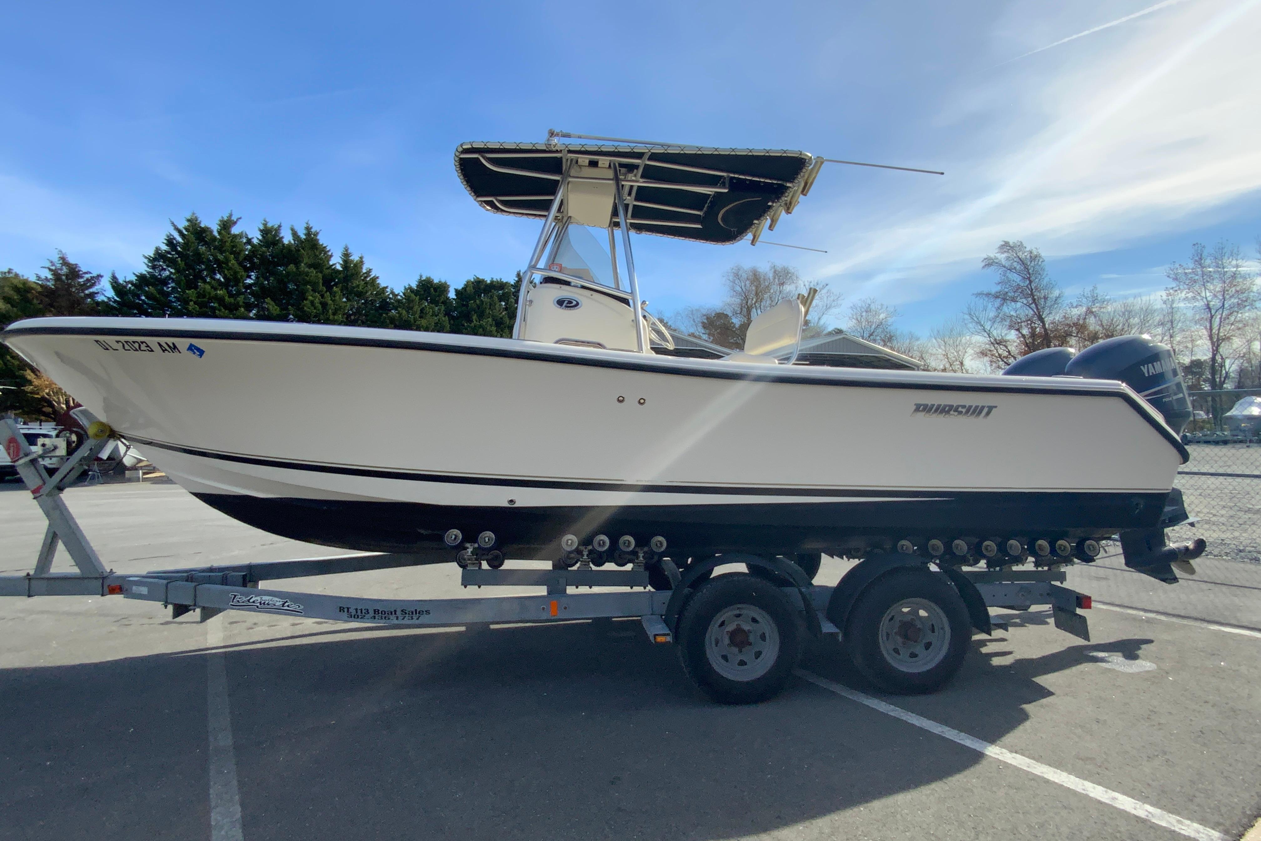2005 Pursuit 2570 Center Console-6