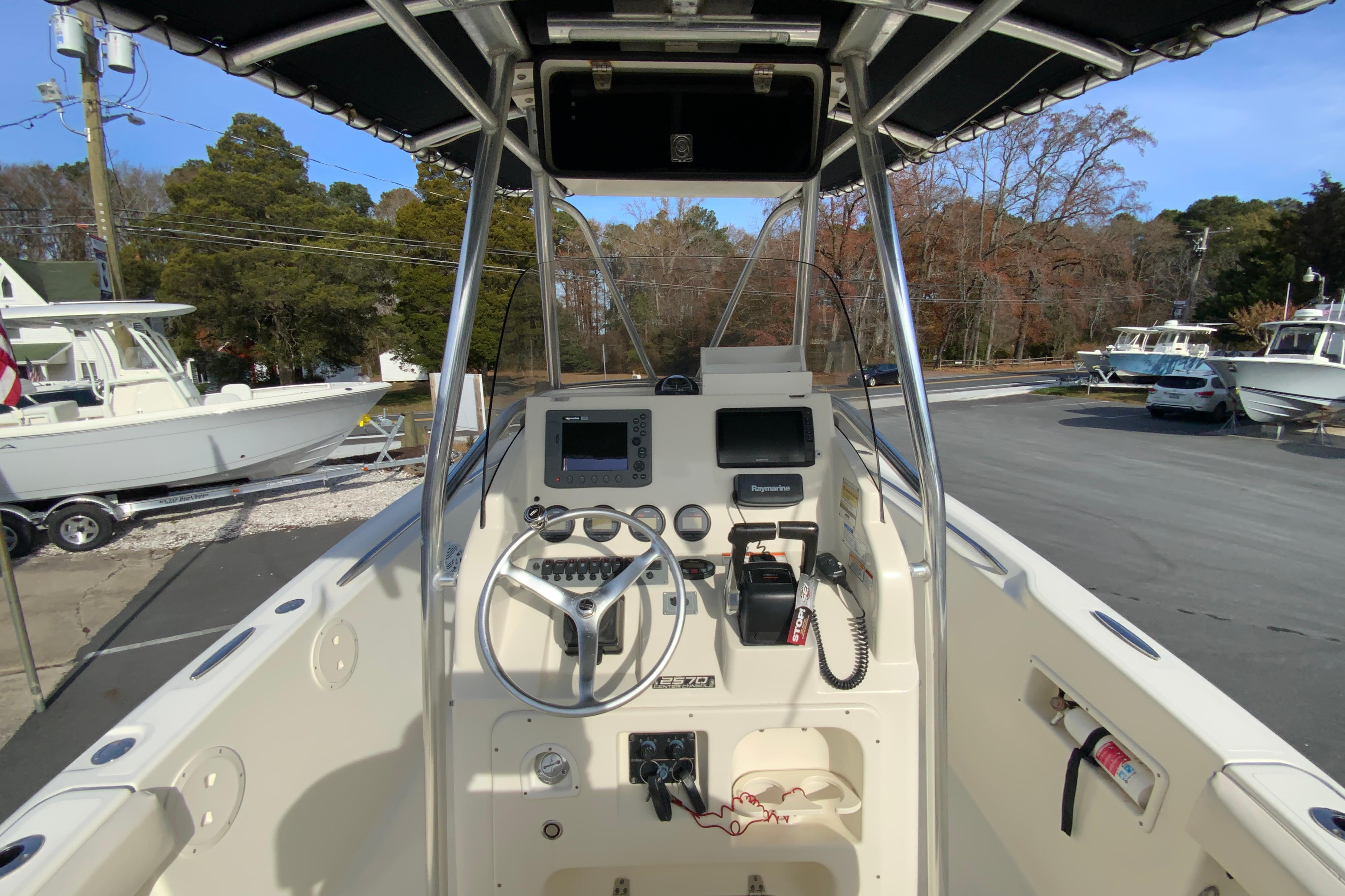 2005 Pursuit 2570 Center Console-7