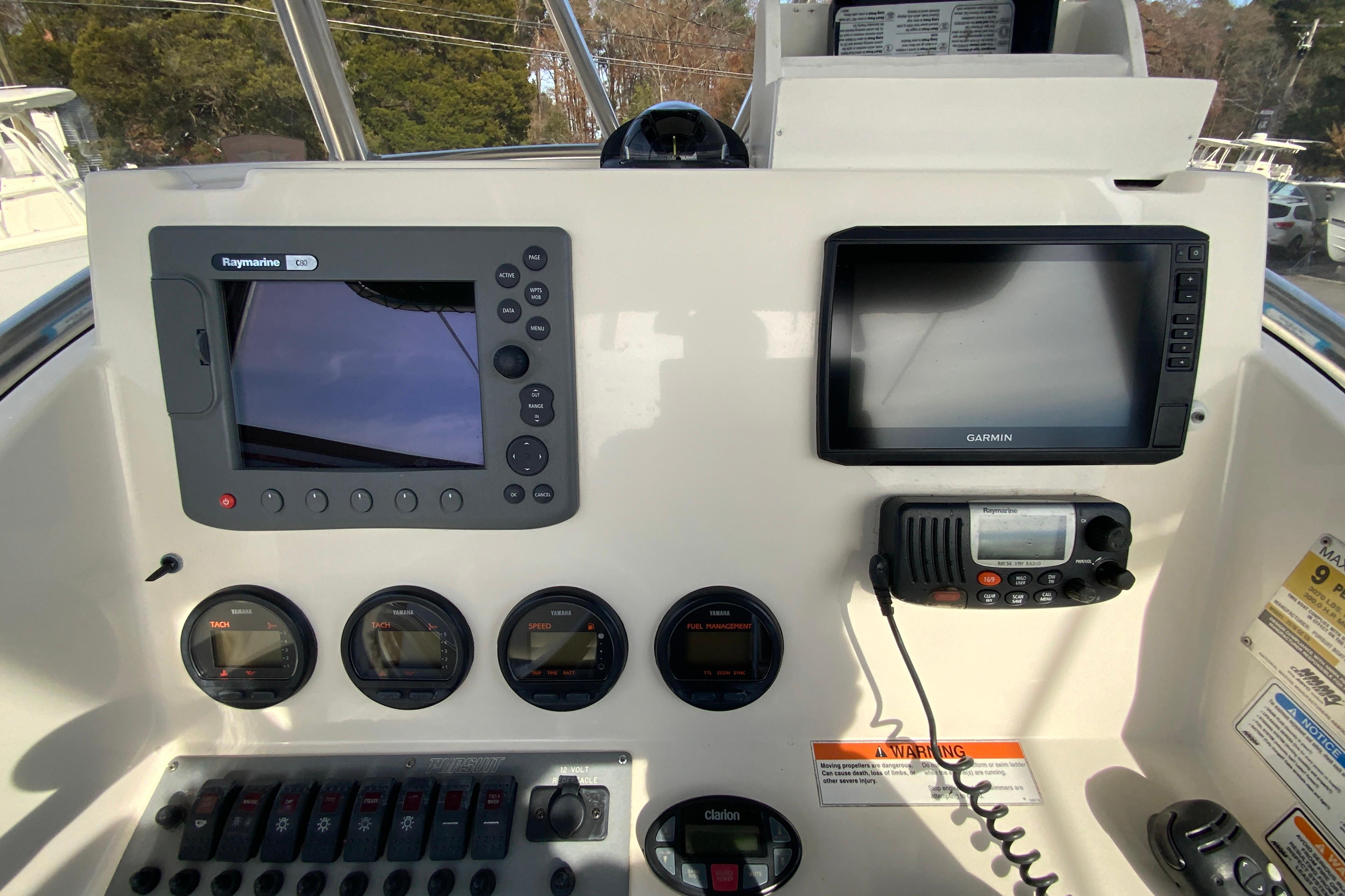 2005 Pursuit 2570 Center Console-8