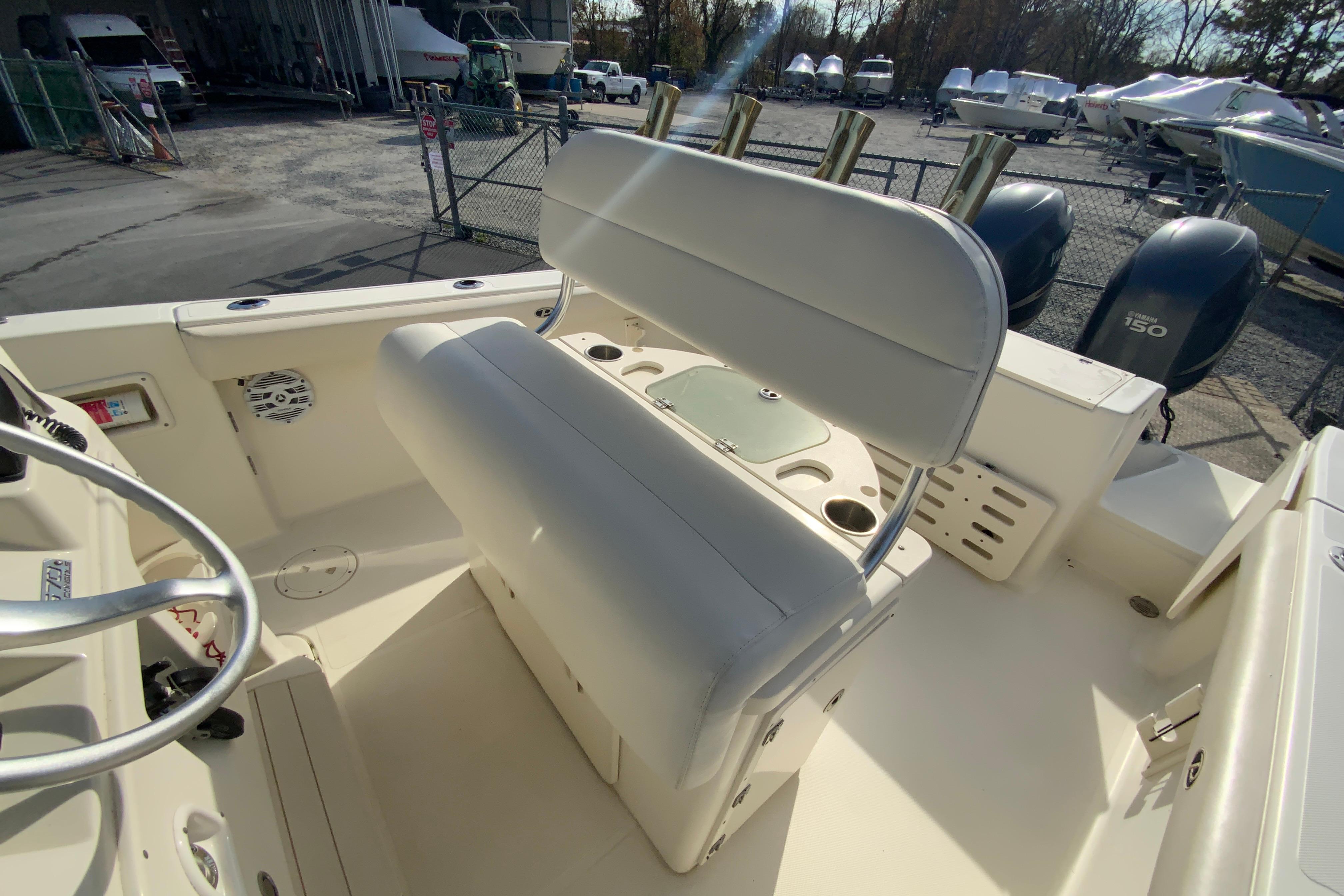 2005 Pursuit 2570 Center Console-10