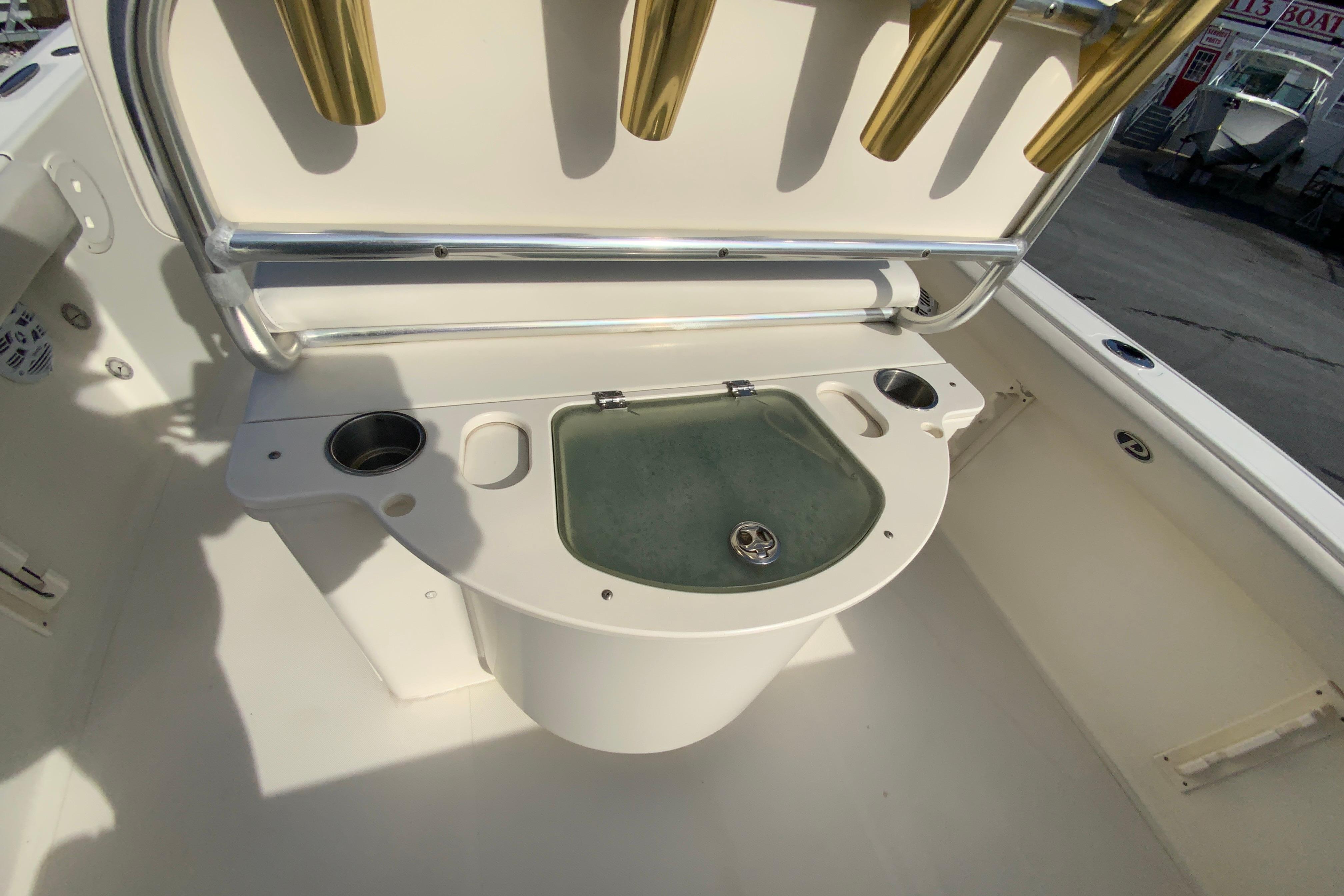 2005 Pursuit 2570 Center Console-12