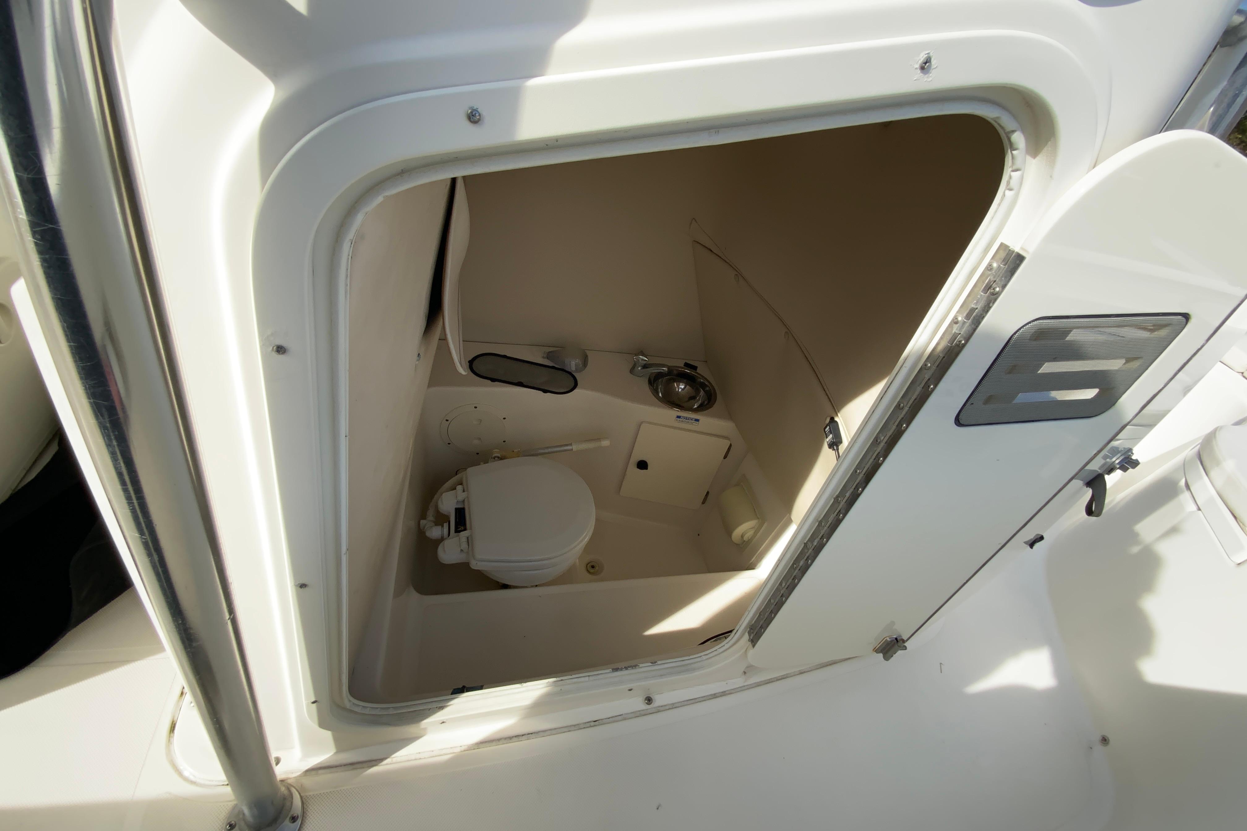 2005 Pursuit 2570 Center Console-23