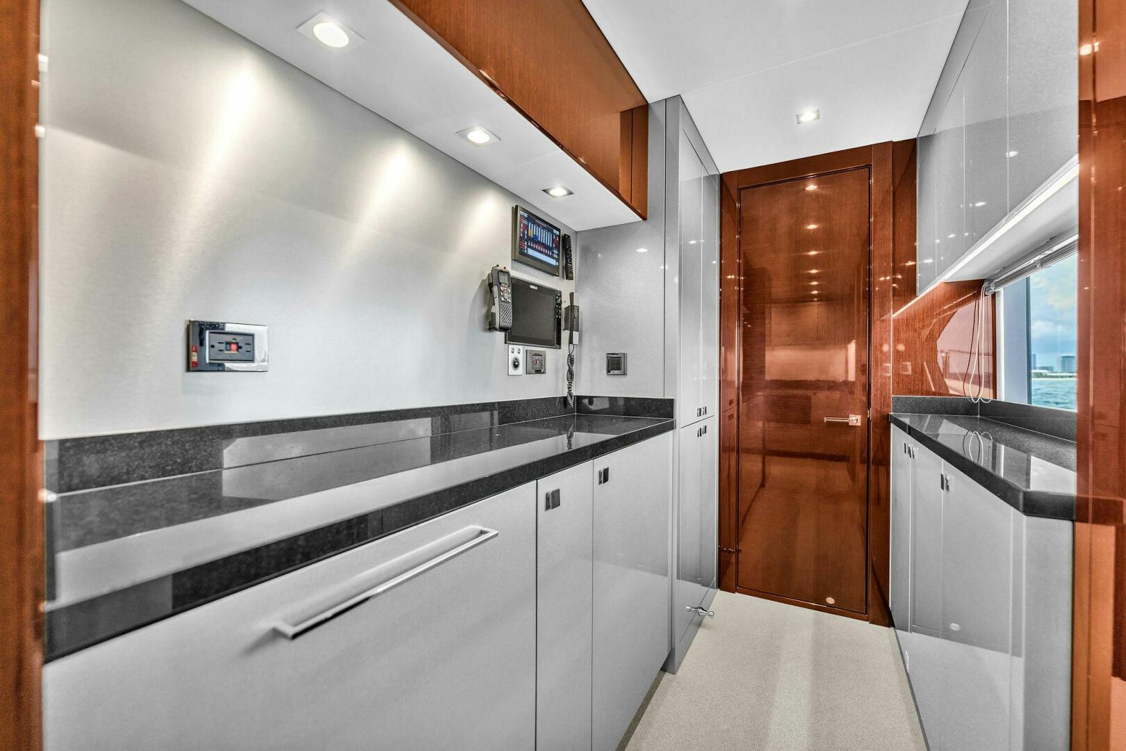 2018 Sunseeker 95 Yacht - Image 47