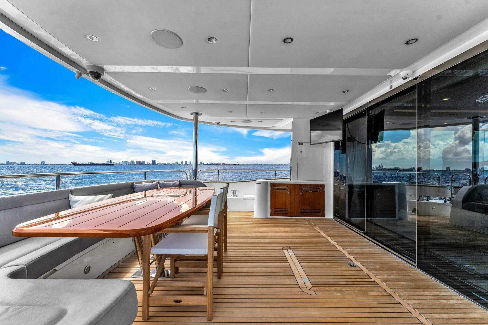 2018 Sunseeker 95 Yacht - Image 14