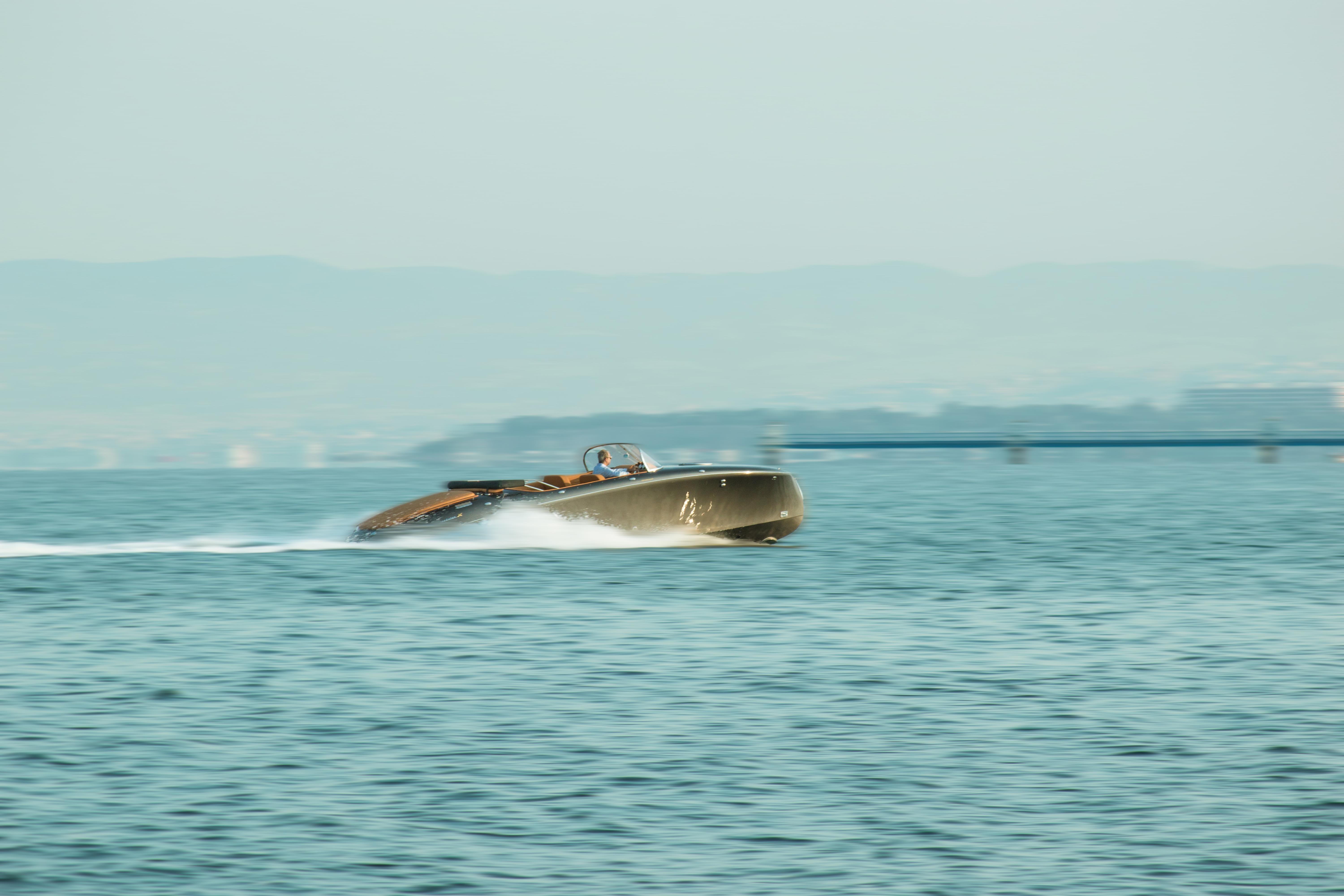 ロベとモンス？海越 2025 31 8 Seven Seas Yachts Venus Speedster X