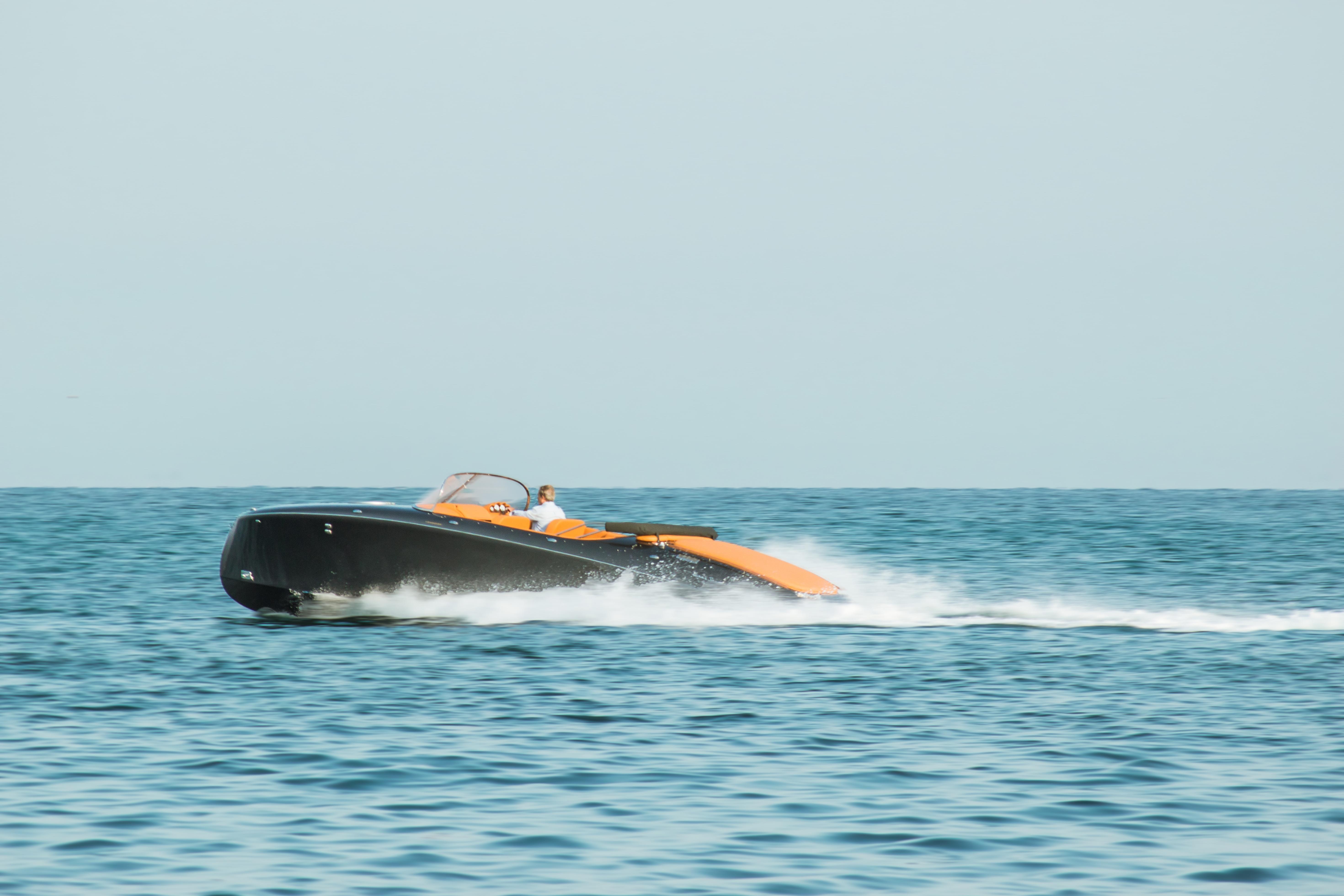 ロベとモンス？海越 2025 31 8 Seven Seas Yachts Venus Speedster X