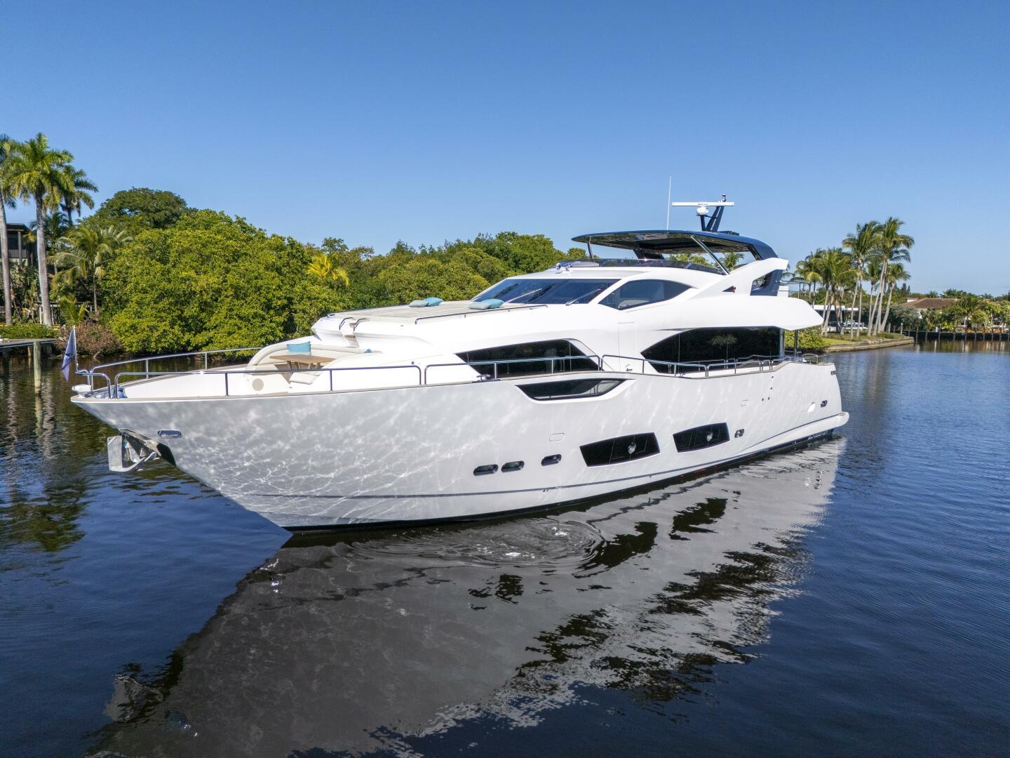 2025 Sunseeker 95 Yacht - Image 1