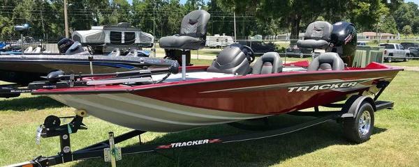 2021 Tracker Boats boat for sale, model of the boat is Pro Team™ 195 TXW & Image # 7 of 10