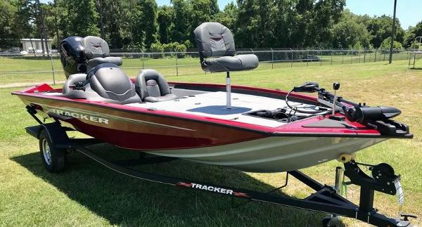 2021 Tracker Boats boat for sale, model of the boat is Pro Team™ 195 TXW & Image # 9 of 10