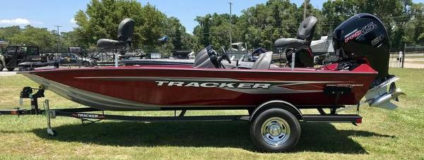2021 Tracker Boats boat for sale, model of the boat is Pro Team™ 195 TXW & Image # 1 of 10