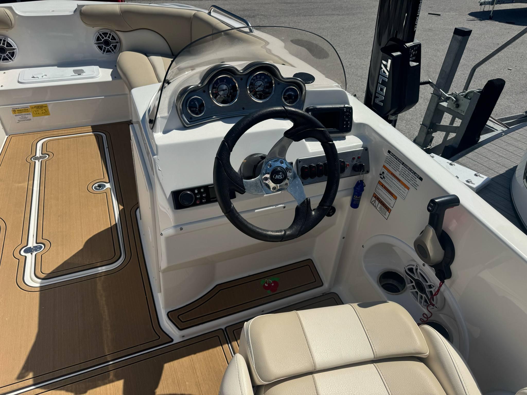 2022 Nauticstar 203SC Sport Deck-3
