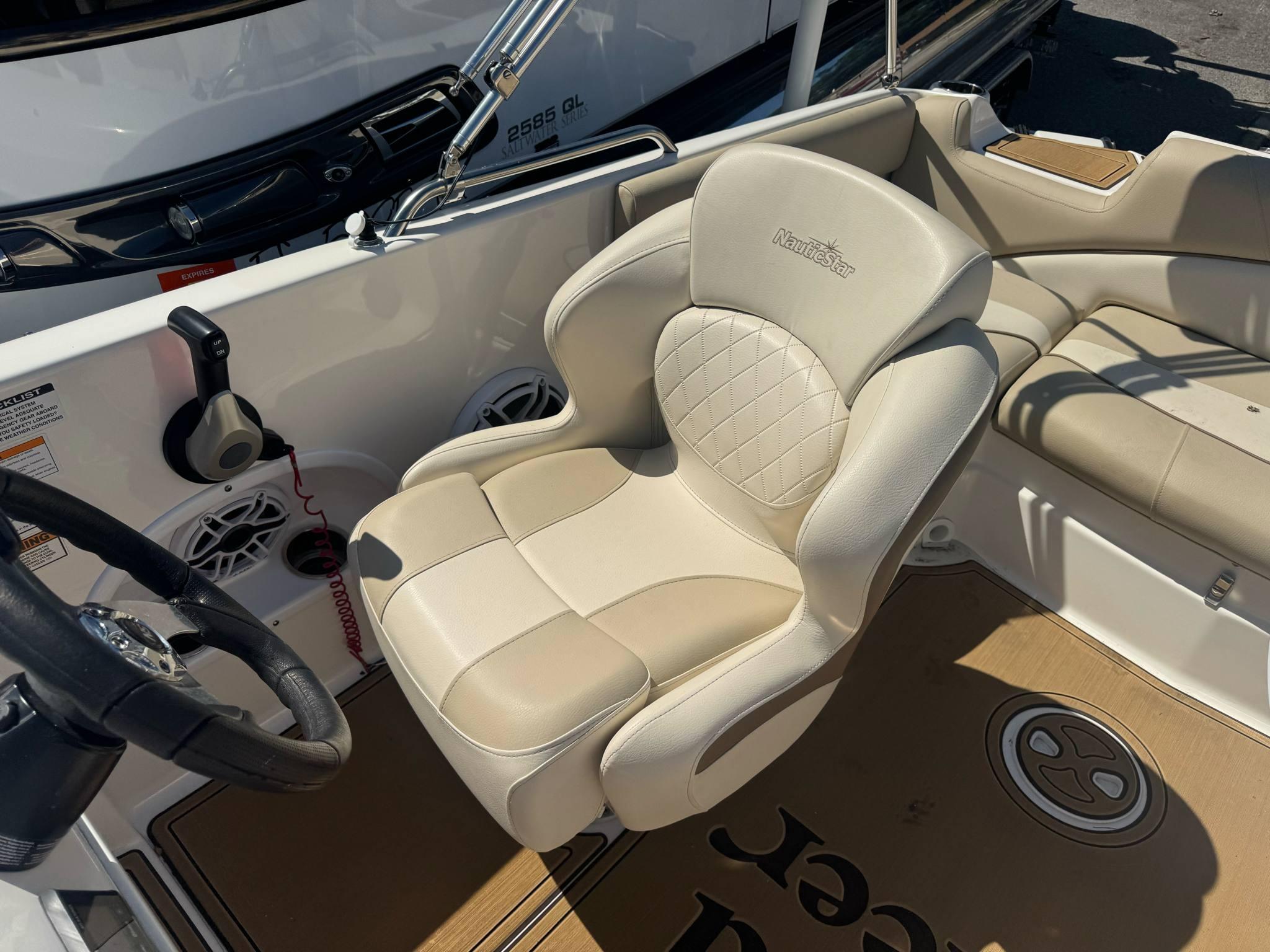 2022 Nauticstar 203SC Sport Deck-11