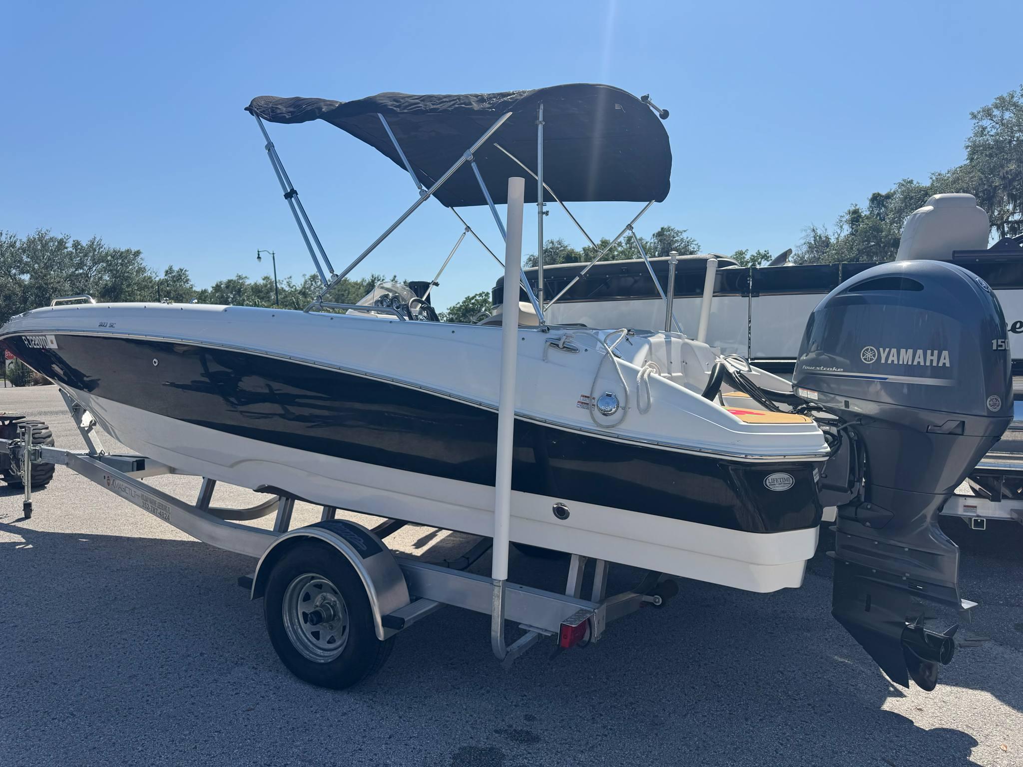 2022 Nauticstar 203SC Sport Deck-2