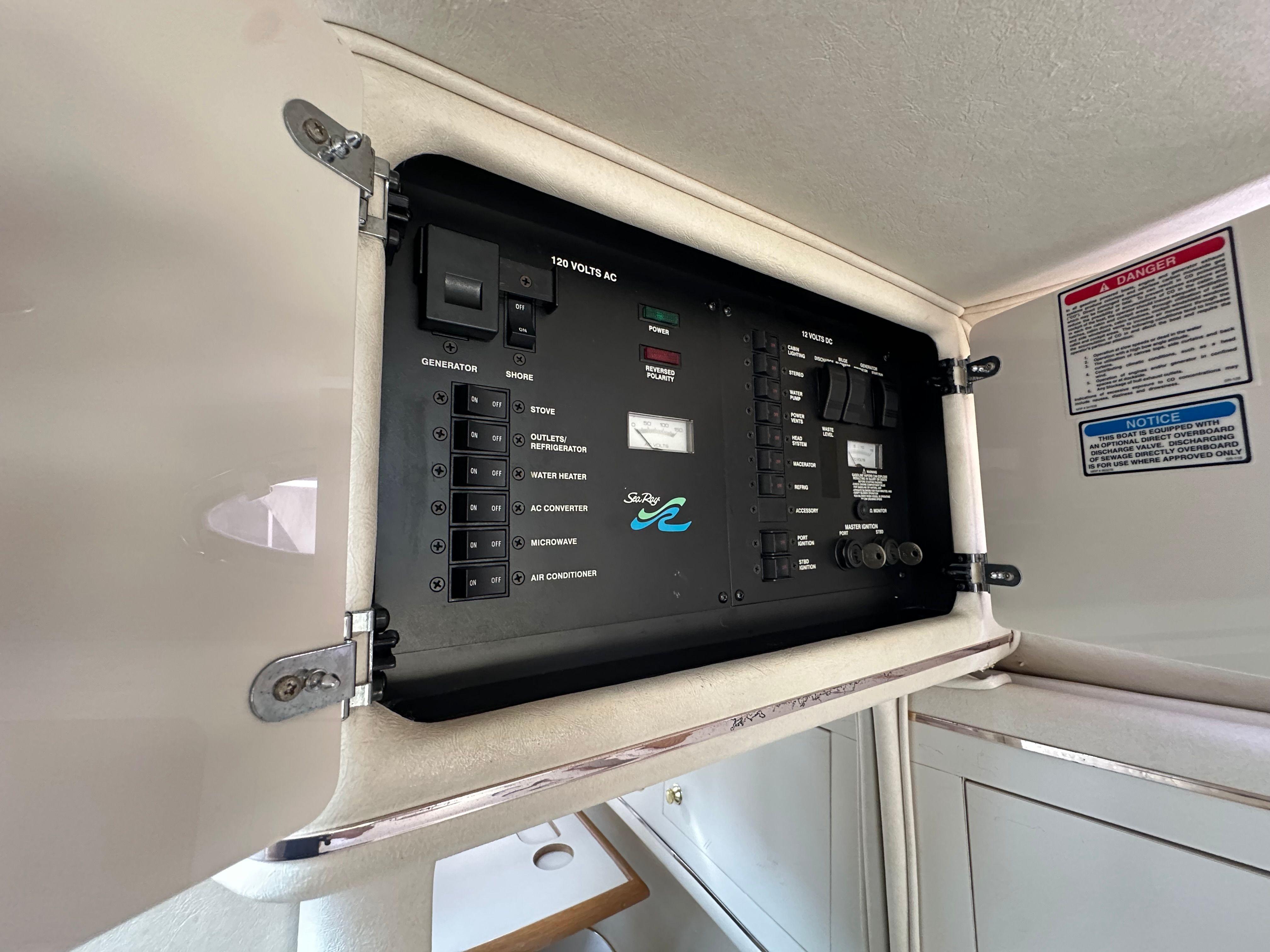 1998 Sea Ray 290 Sundancer-26