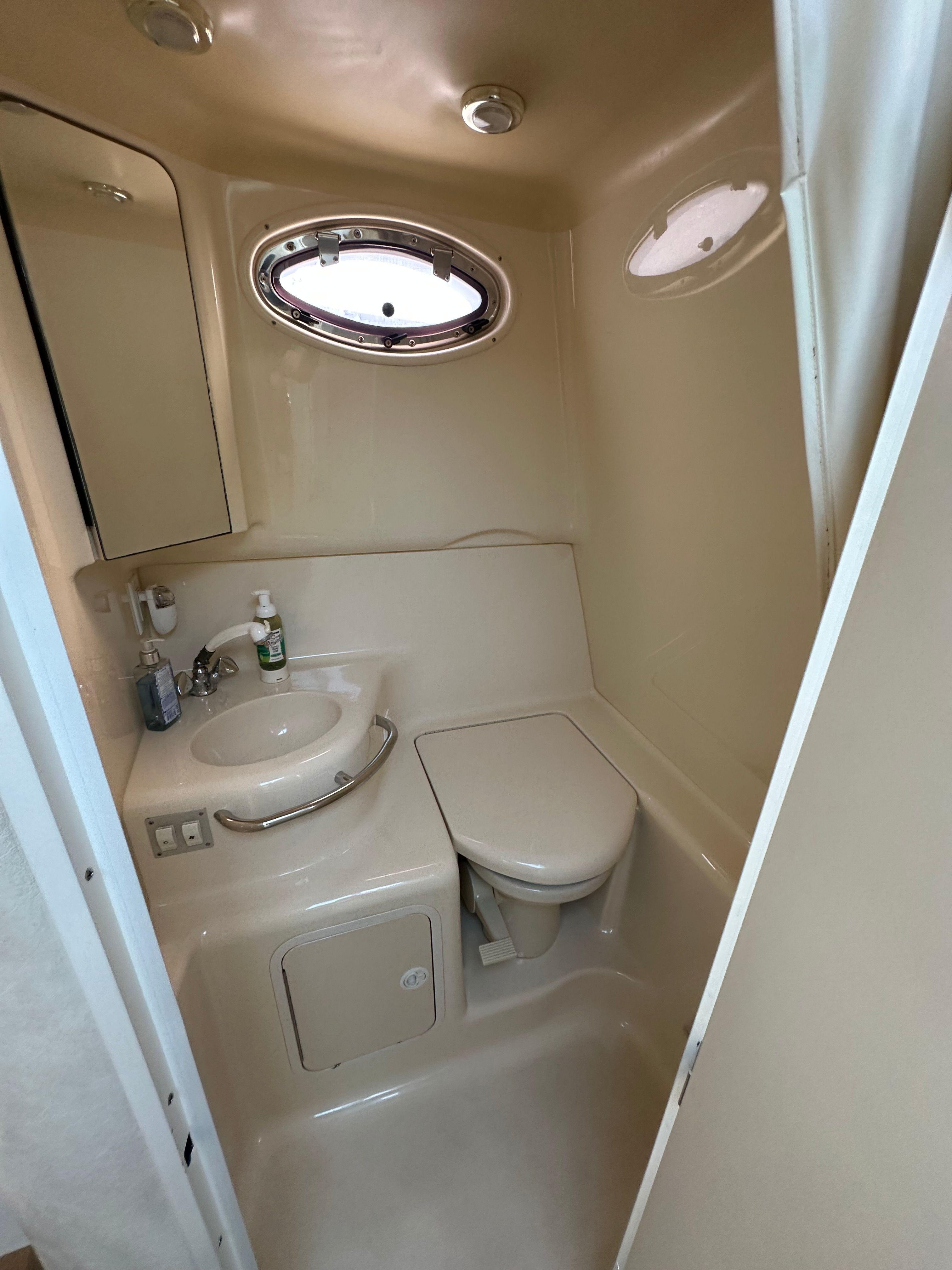 1998 Sea Ray 290 Sundancer-23