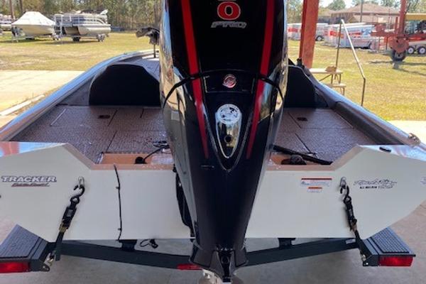 2021 Tracker Boats boat for sale, model of the boat is Pro Team 195 TXW Tournament Edition & Image # 2 of 7
