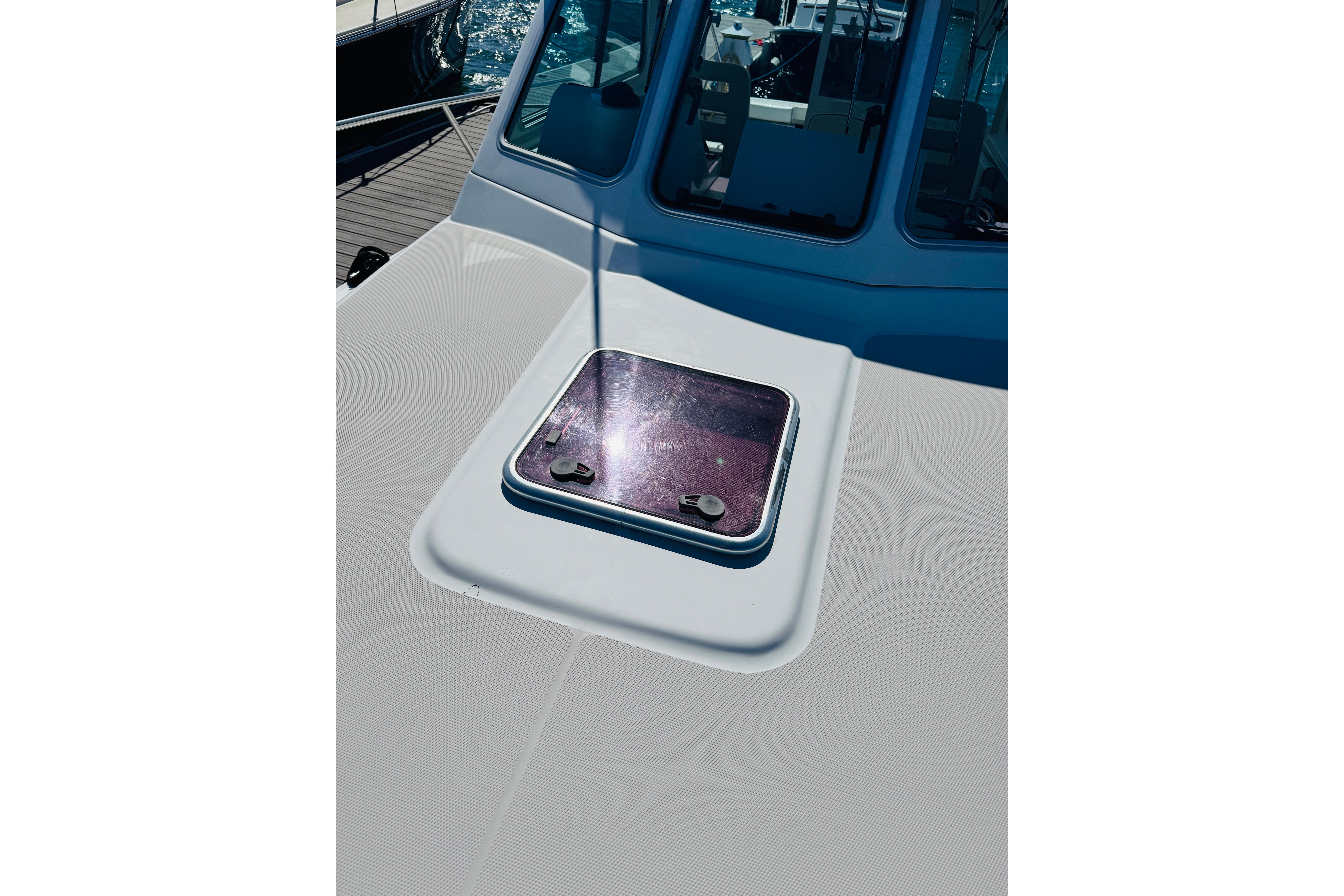 2007 Back Cove 29 boat deck with hatch and windows.