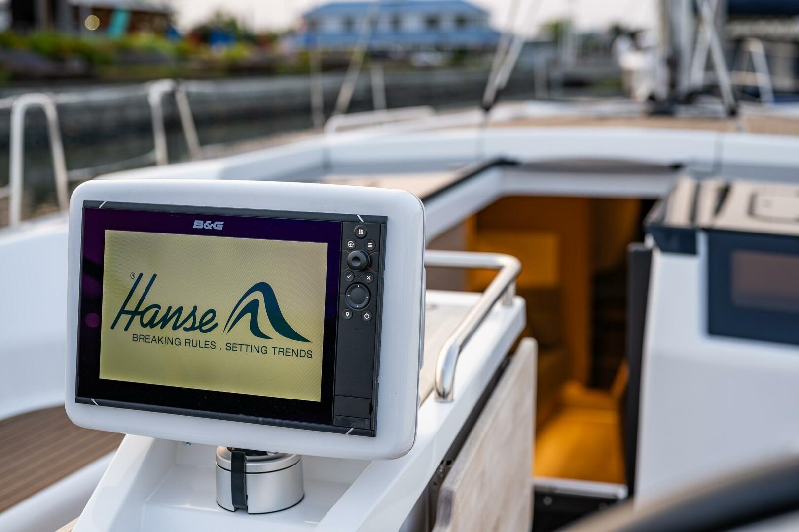 Hanse-418 2023-SEA #304 IN STOCK WA-US-Hanse 418 yacht cockpit with navigation display, 2023 model.-9568627 | Thumbnail