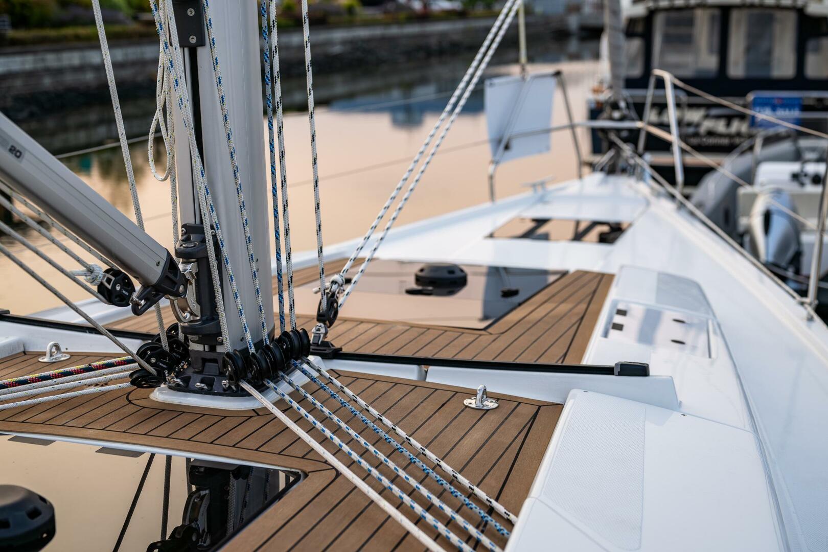 Hanse-418 2023-SEA #304 IN STOCK WA-US-2023 Hanse 418 sailboat deck with rigging and teak finish.-9568627 | Thumbnail