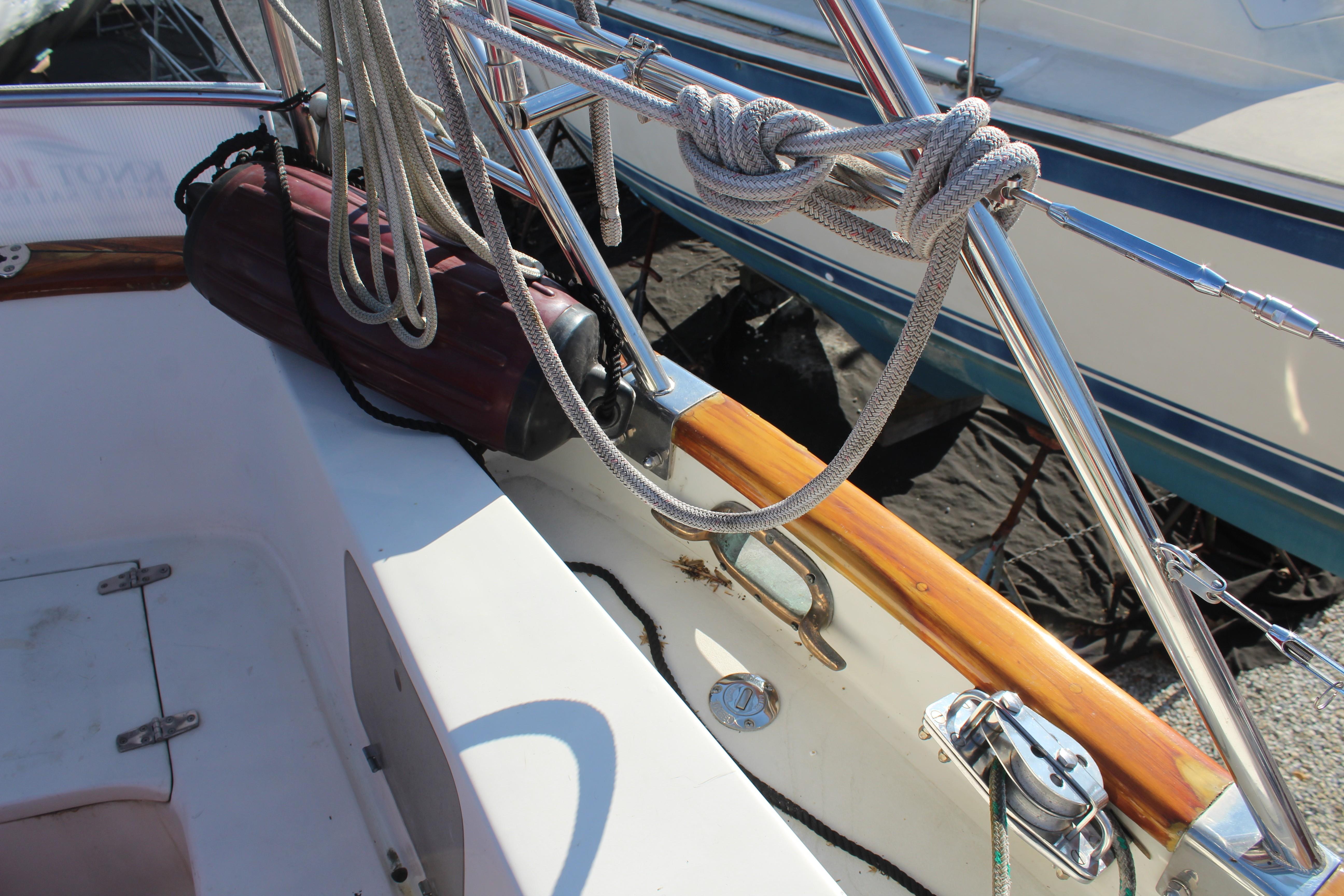 M 4055 RD Knot 10 Yacht Sales